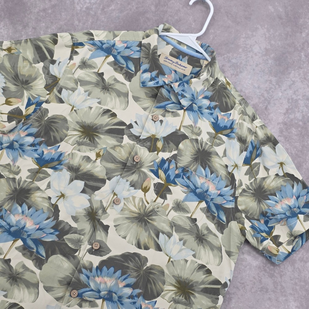 Tommy Bahama Silk Hawaiian Shirt Mens Medium Blue Water Lily Floral Print Soft